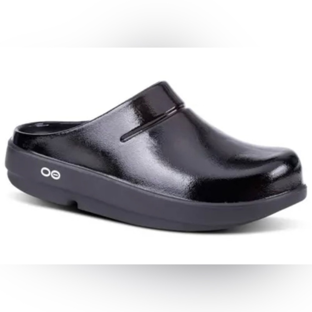 Oofos new never worn! Not online anymore. Size 7